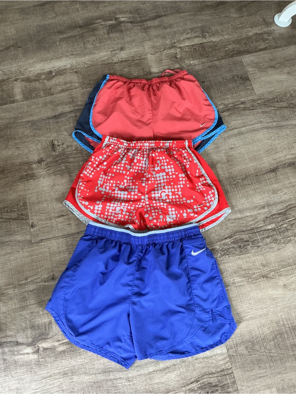 Nike women’s Athletic running Shorts lot of 3 lined- size m Red & Blue